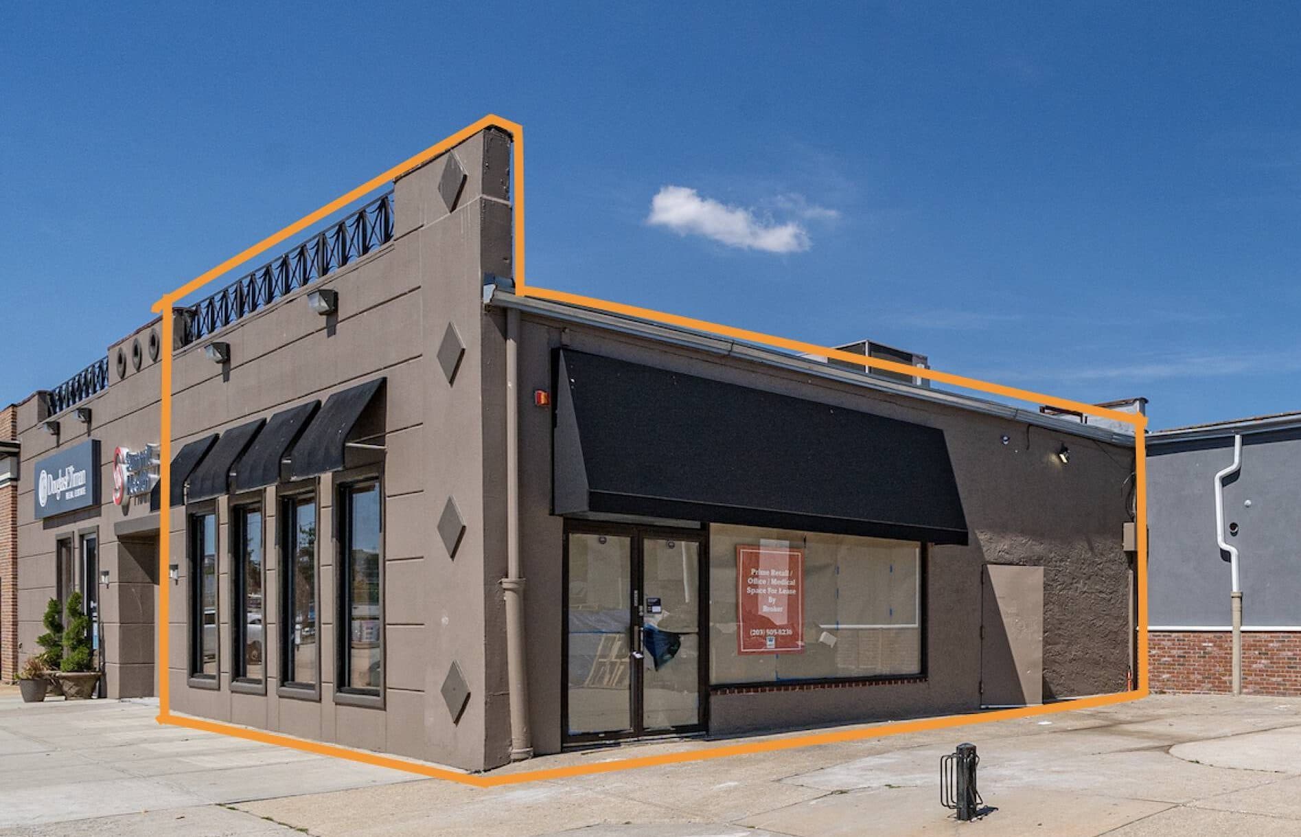 212 South Street commercial property in Oyster Bay, NY